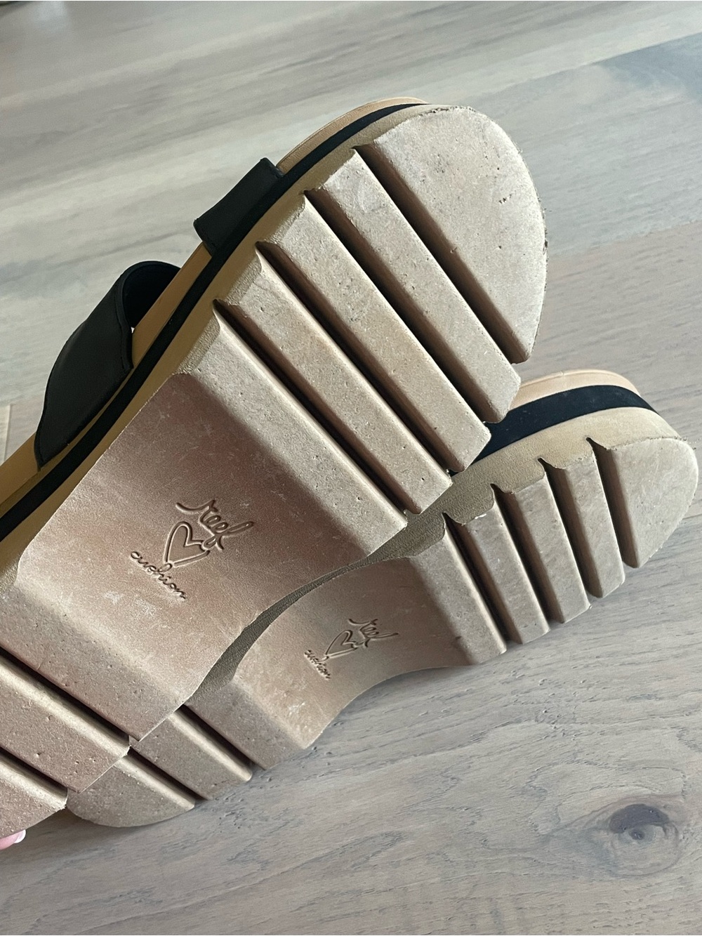 Reef Banded Horizon Platform Sandal
Shop Size 9 - Picture 6 of 7